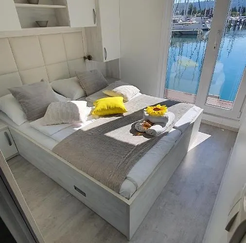 Floating Sea House Soncek