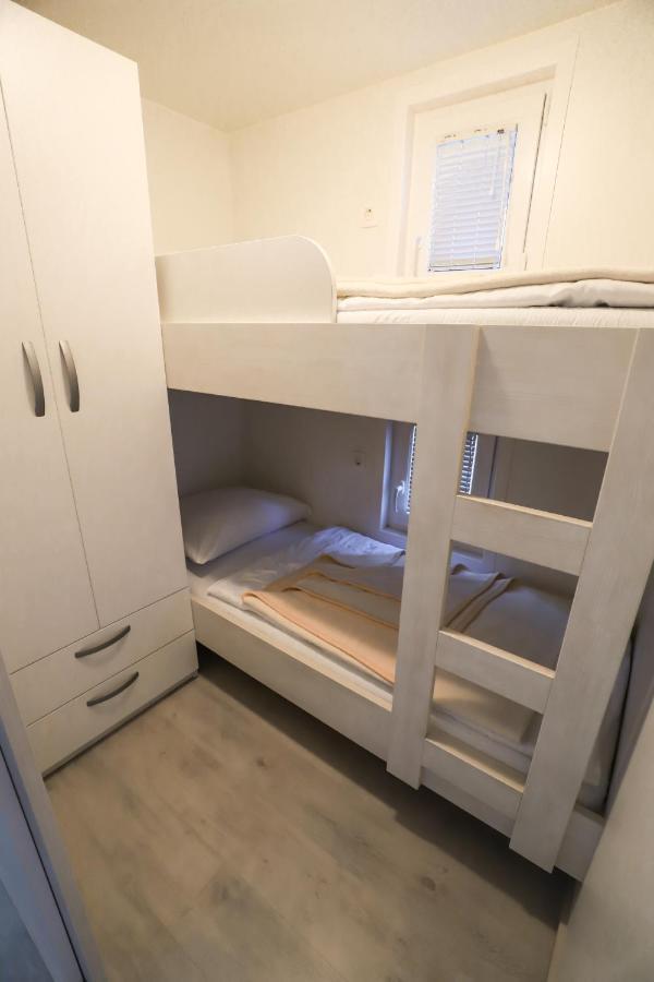 Floating Sea House Soncek Appartement *